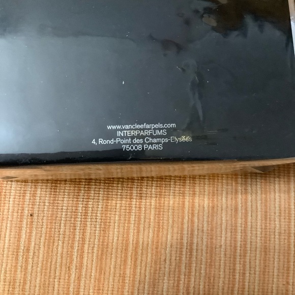 Van Cleef & Arpels in New York Eau de Toilette with Black Cityscape 4.2 OZ. - Picture 6 of 8